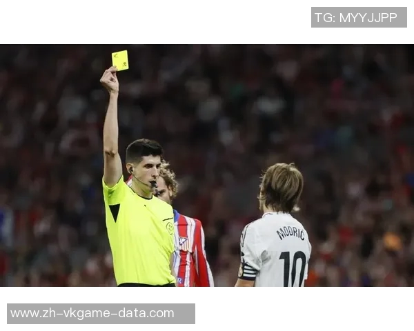 国王杯精彩对决那不勒斯逆转多特蒙德引发争议判罚热议